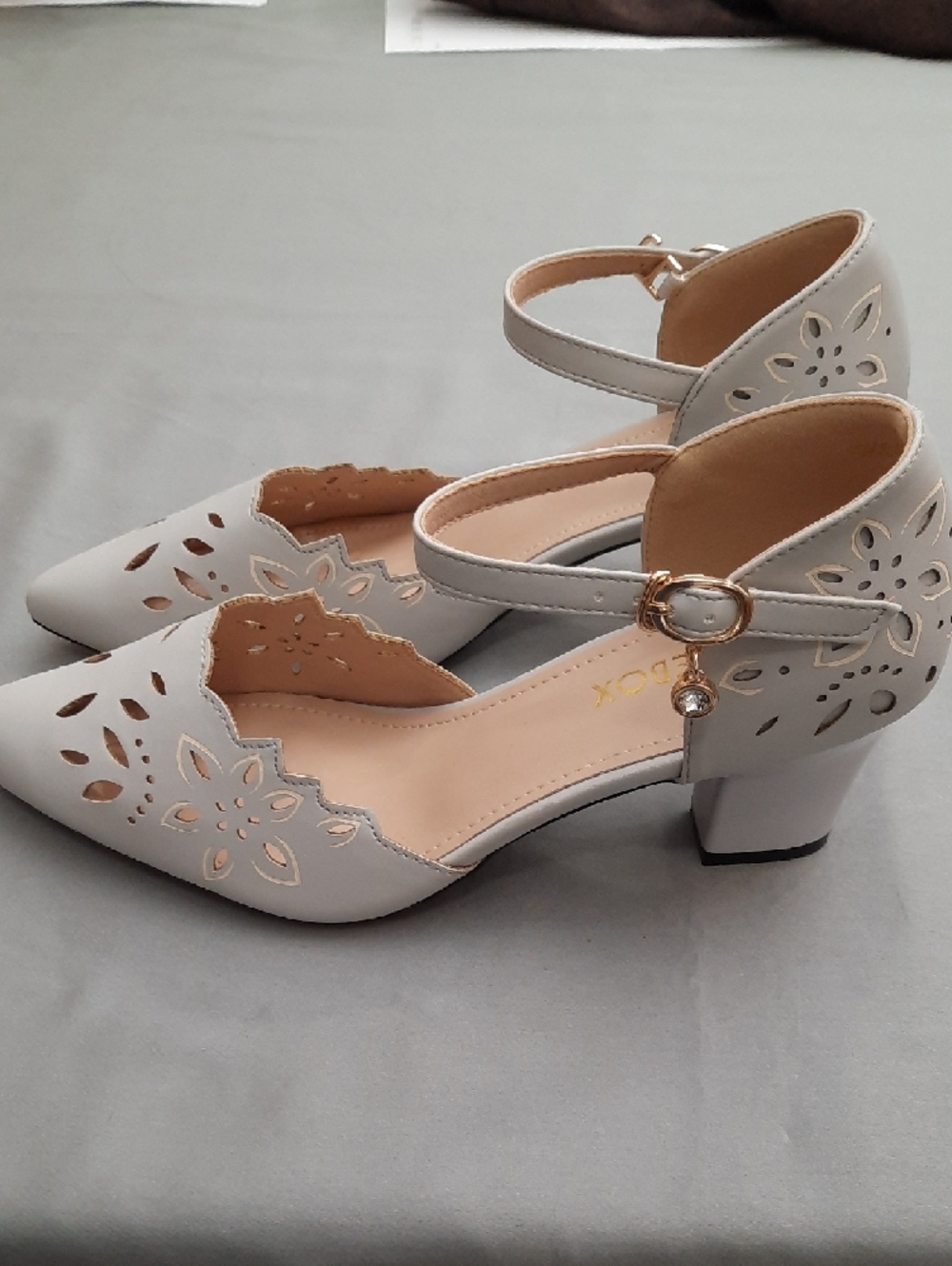 Women's White Cutout Ankle-Strap Mid Heel Shoes - Size 38 - New Without Tags - Picture 8 of 14